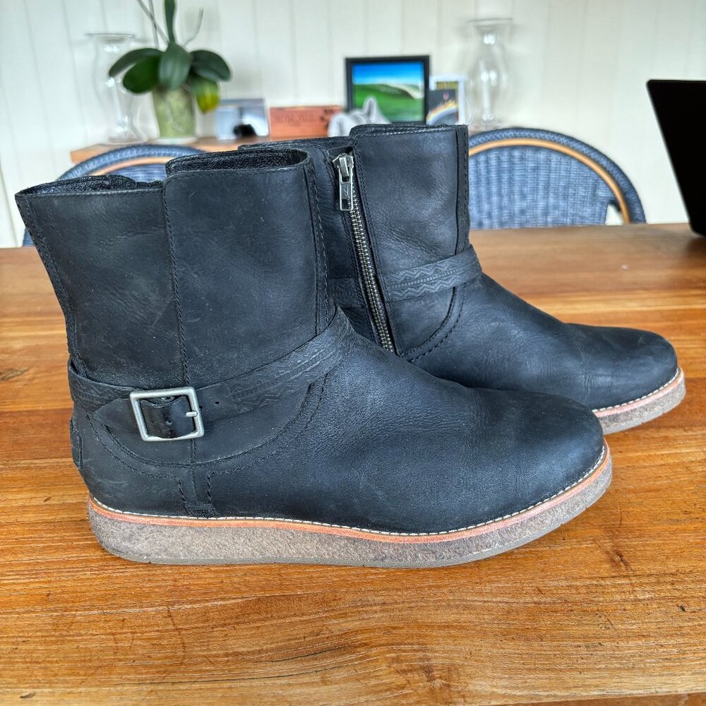 UGG Leather Ankle Winter Boots 9.5